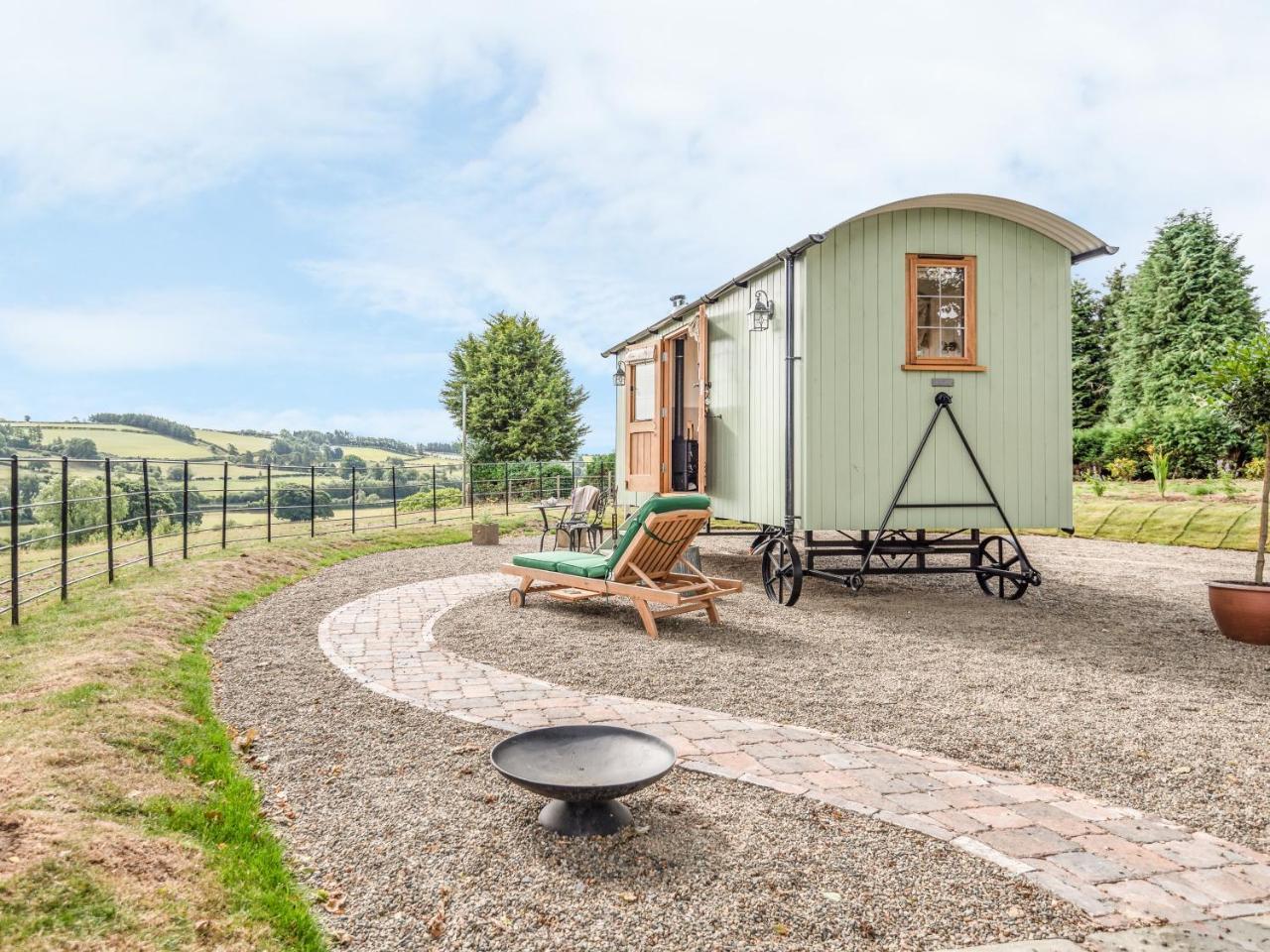 Padarn'S Hut Vila Llanbadarn Fynydd Exterior foto